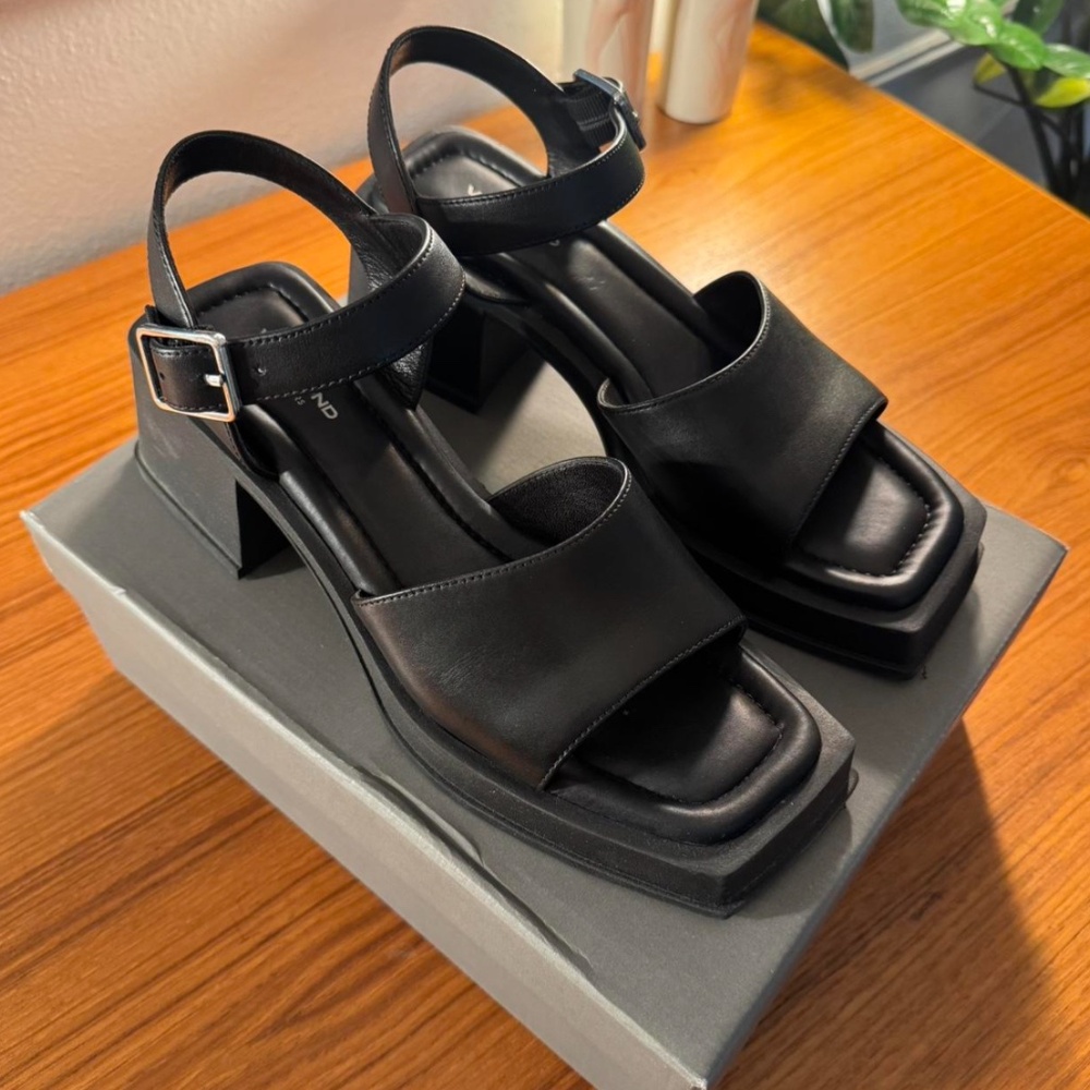 Vagabond Hennie Block Heels